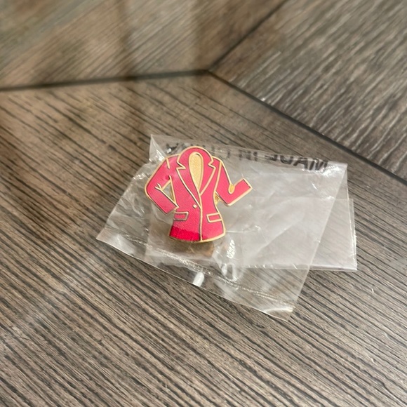Mary Kay Red Jacket Pin Brooch Sales Award New - Picture 2 of 10